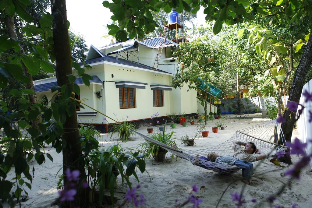 Marari Neena Beach Homestay 马拉利库兰 外观 照片