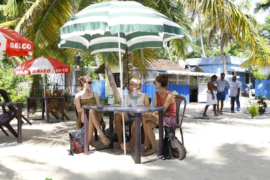 Marari Neena Beach Homestay 马拉利库兰 外观 照片