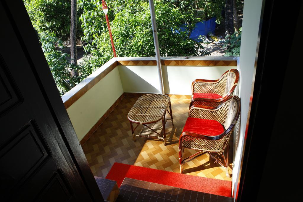 Marari Neena Beach Homestay 马拉利库兰 外观 照片