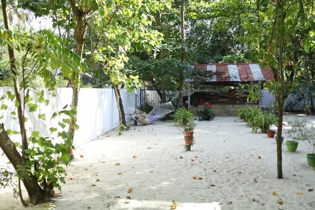 Marari Neena Beach Homestay 马拉利库兰 外观 照片