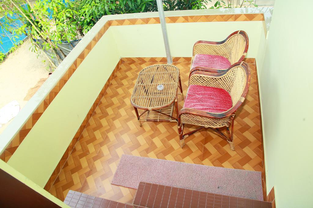 Marari Neena Beach Homestay 马拉利库兰 外观 照片